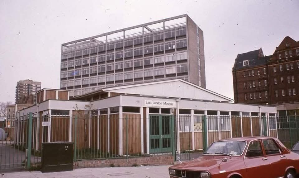 East London Mosque in its early years on Commercial Road